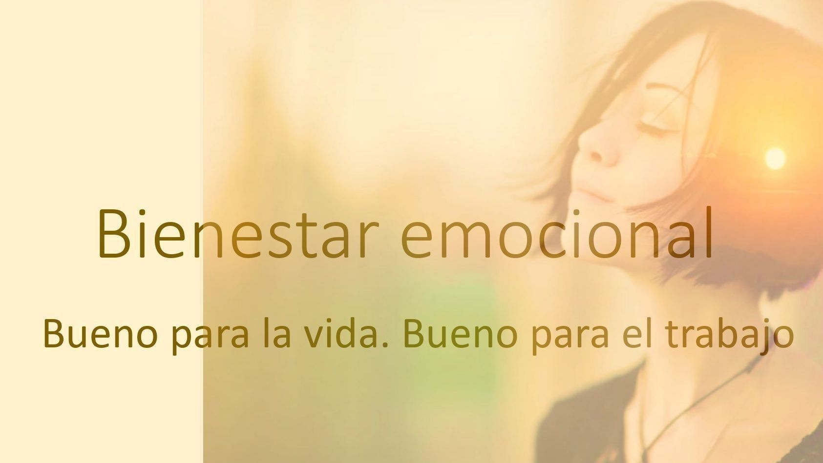 Una mujer con los ojos cerrados y las palabras bienestar emocional sobre ella.